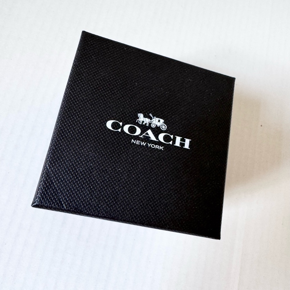 Coach Liz Watch - Picture 2 of 11